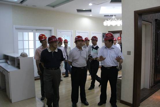 青海省經(jīng)濟委員會黨組書記、主任，省國資委  黨委副書記、副主任吳海昆實地考察物產(chǎn)集團重點項目