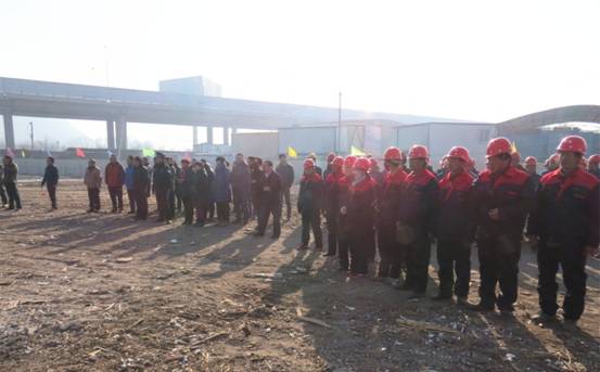 揚鞭策馬喜圓發(fā)展夢，萬眾一心共筑新長城