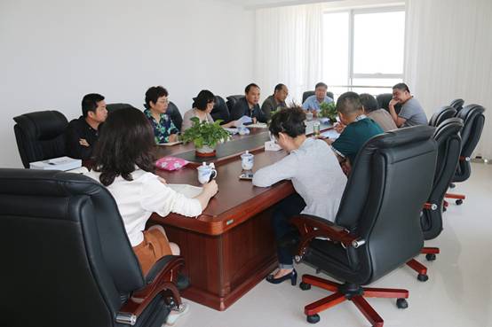 省商務(wù)廳副廳長朱小青協(xié)同西寧海關(guān)、省檢驗檢疫局一行深入企業(yè)就保稅物流中心封關(guān)運營