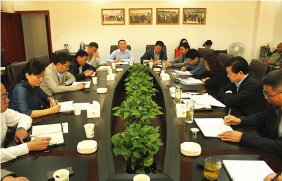 集團(tuán)黨委書(shū)記白家林講&ldquo;三嚴(yán)三實(shí)&rdquo;專題黨課