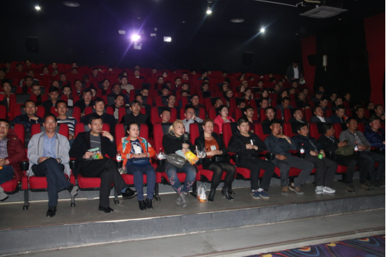 青物集團黨委集中組織觀看優(yōu)秀紀錄片《厲害了，我的國》